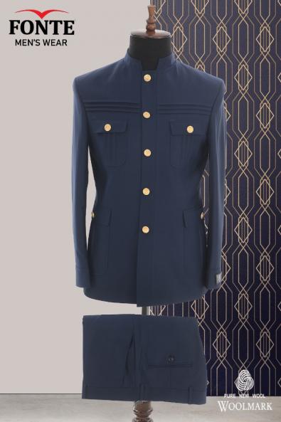 COLLARLESS SUIT